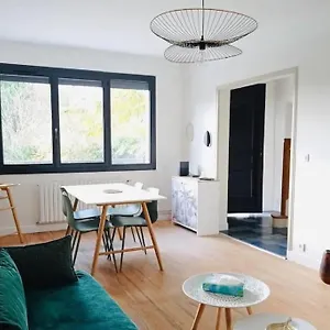  Hébergement de vacances Agreable Maison De Avec Terrasse Au Calme